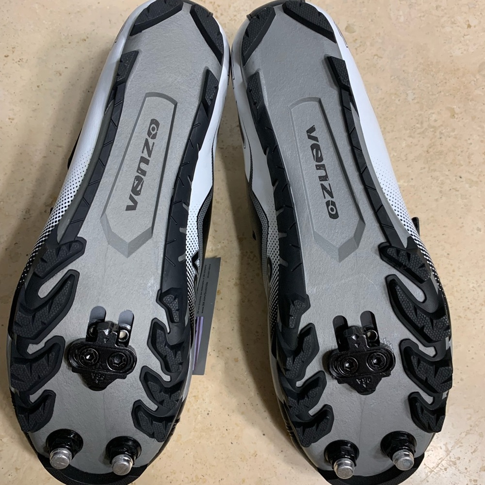 Sold- New men’s venzo mountain bike shoes 🚵♀️ - Picture 4 of 4